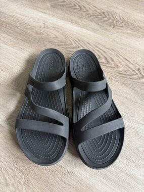 Crocs Women's Swiftwater strappy Sandal - Black - Size 9